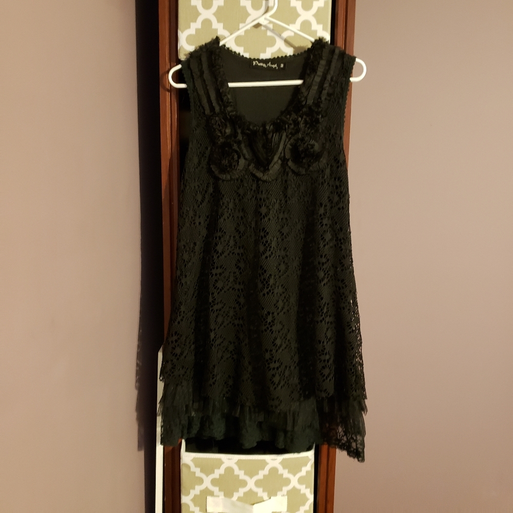 Black sleeveless Lace dress